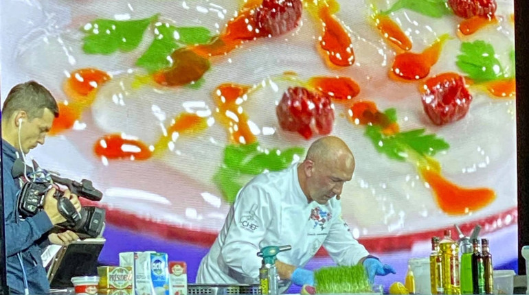 На смак – як море. Шеф-кухар з Херсона показав, як готувати карпаччо із чорноморської медузи