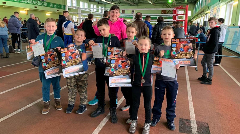 Фехтування, самбо, кікбоксинг: вихованці КДЮСШ поповнили скарбницю нагород на чемпіонатах України