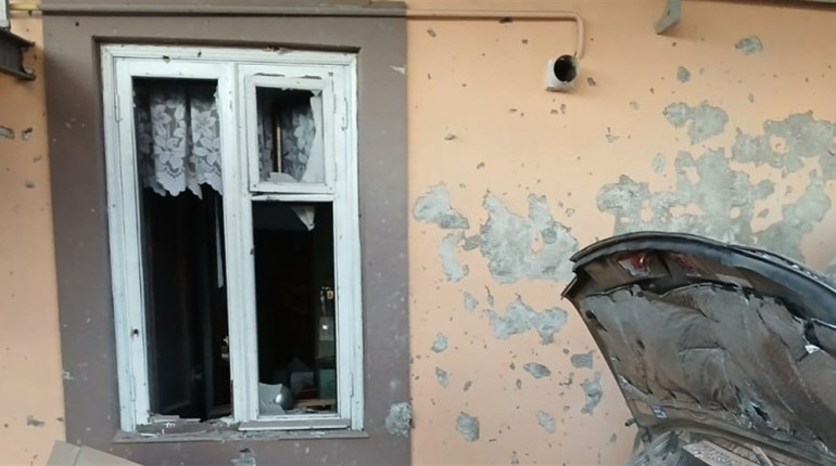На Херсонщині армія рф завдала ударів по житловим кварталам: пошкоджені будинки та автівки