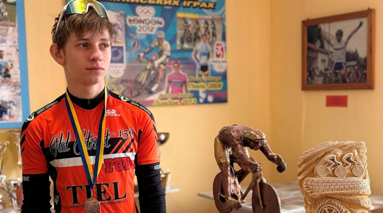 Медаль на дебютному чемпіонаті України. Первомайський велоспортсмен став бронзовим призером першості