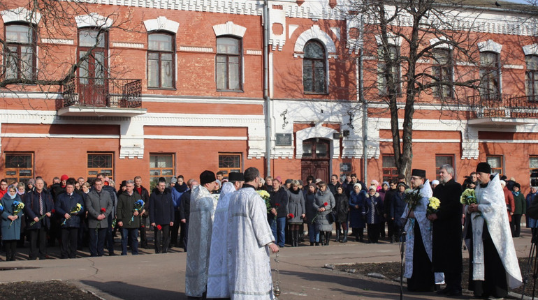 Сумні роковини: ніжинці вшанували пам’ять Героїв Небесної Сотні