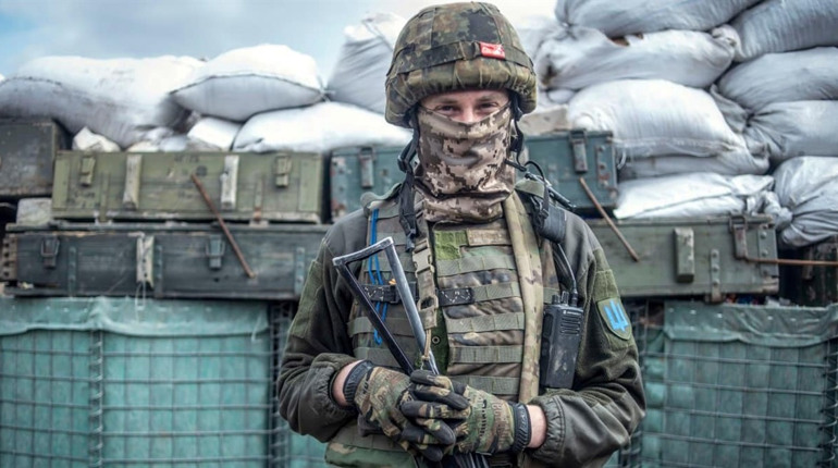 Зеленський вручив "Золоту Зірку" батькам полеглого Героя України з Луганщини