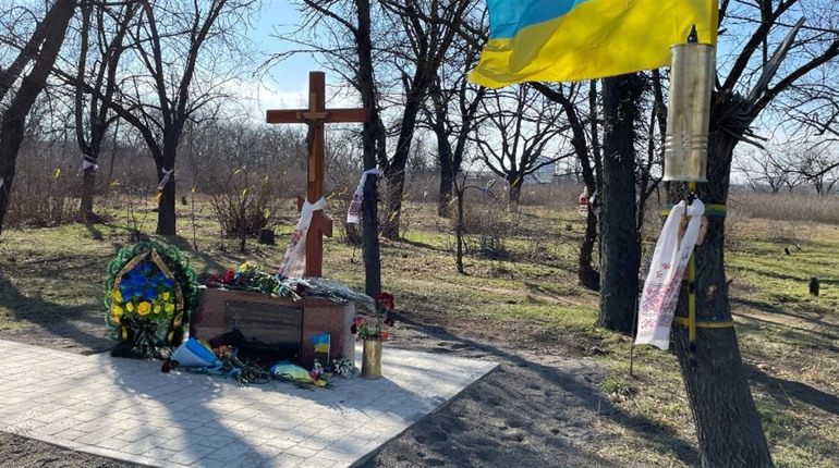 Херсонці вшанували пам'ять Героїв Бузкового парку. Сьогодні рівно рік від першого бою за Херсон