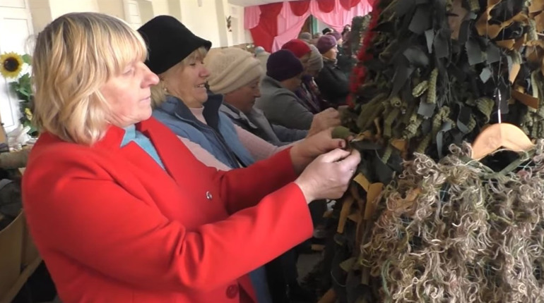 Ювілей: 90 маскувальних сіток для наших захисників сплели жителі Антонівки Уманського району
