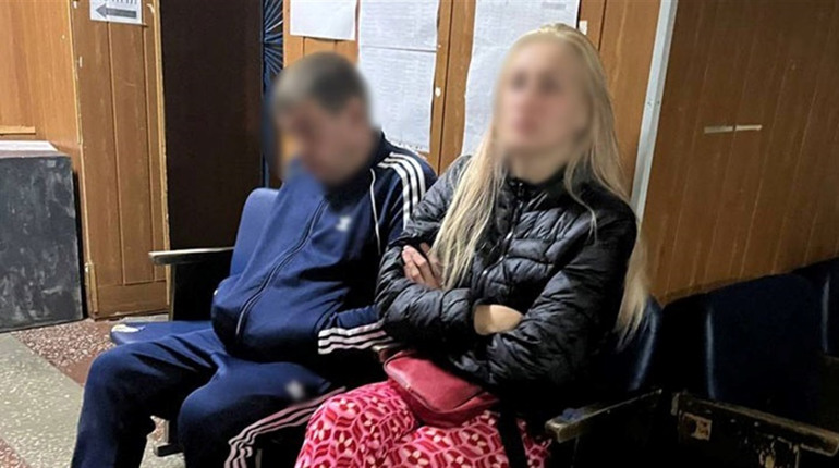 Феєрверк у Чернігові: пара використала піротехнічний засіб посеред міста