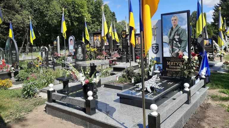 У Мені вшанували пам’ять пілота Олександра Мигулі, який загинув, захищаючи Україну