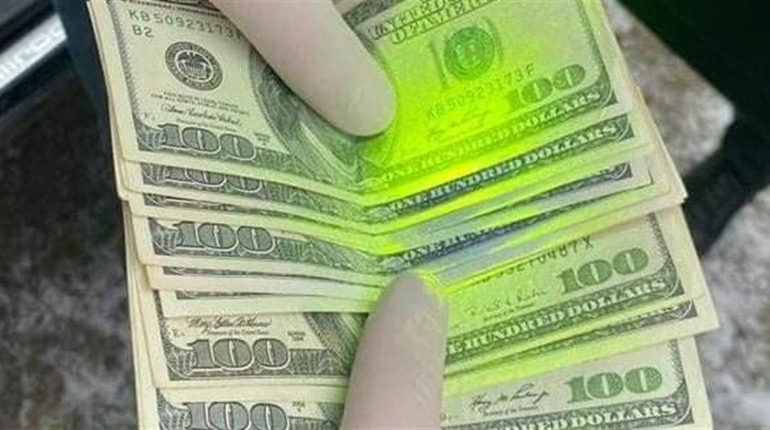 1200 доларів - і непридатний до військової служби: на хабарі затримали комісара з Хмельниччини