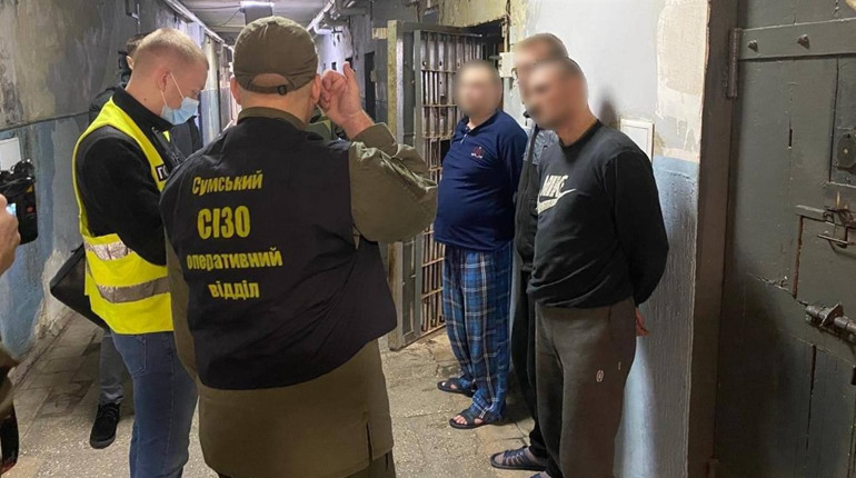 На Сумщині судитимуть організовану групу та їх пособницю, які ошукували військовослужбовців