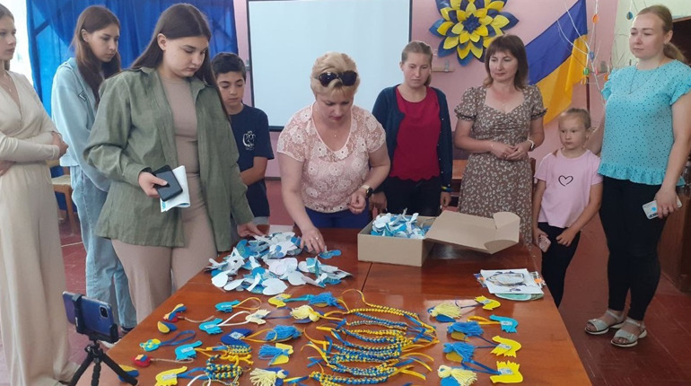 Оберіг для військового. Як діти громади долучилися до рекорду України