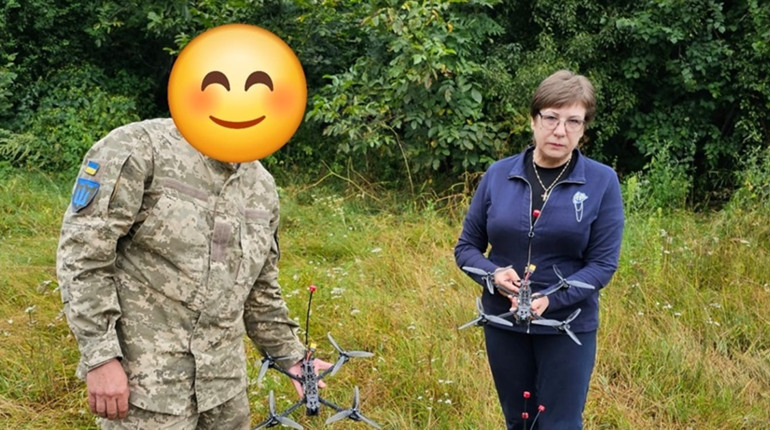 Звягеляни передали захисникам чергову партію FPV-дронів
