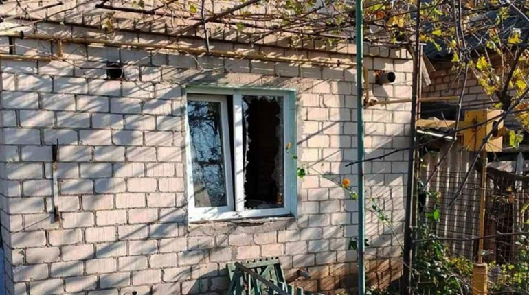 На Херсонщині армія рф атакувала житлові квартали: пошкоджені багатоповерхівки та приватні будинки