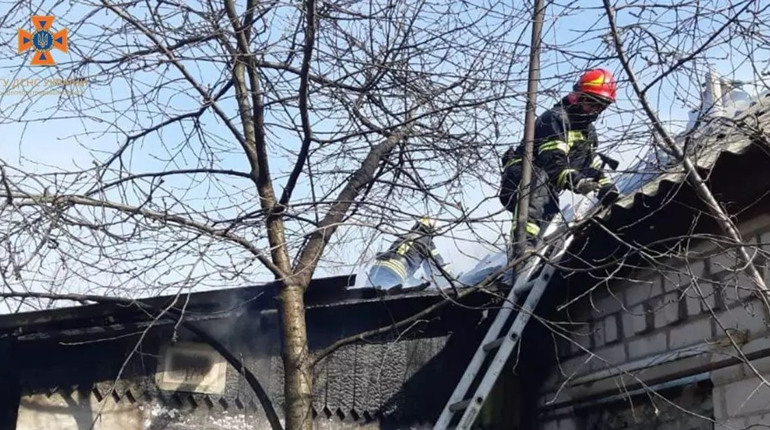 У Жовтих Водах та П’ятихатках сталися пожежі: що горіло та чи є постраждалі