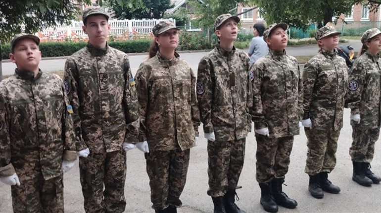 Самодисципліні, згуртованості та патріотизму навчають дітей в рої “Долинські кіборги”