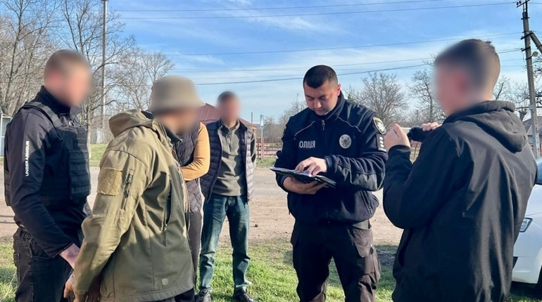 Продав кулемет та набої. На Первомайщині затримали торгівця зброєю