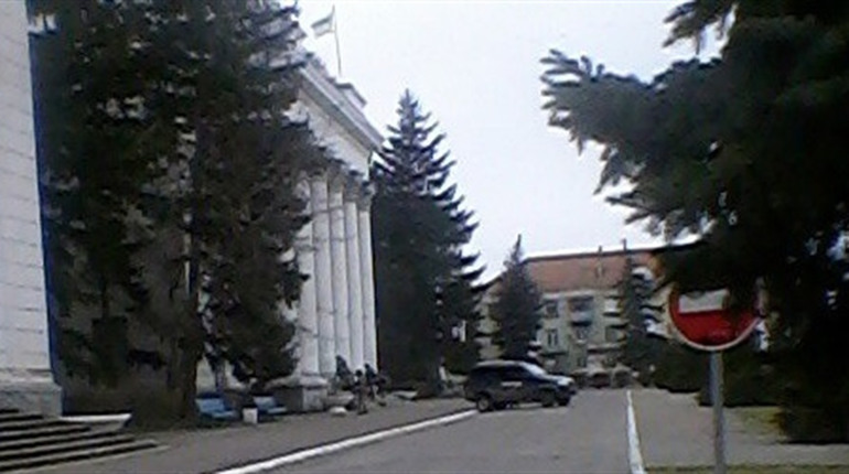 До патріотів. які покинули місто