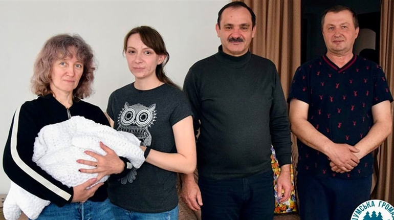 На Кременеччині у загиблого військового народилась донька