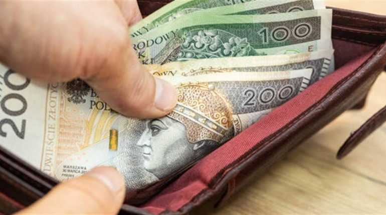 Під час застілля чоловік похизувався, що має при собі 6000 злотих — гроші вкрав товариш по чарці