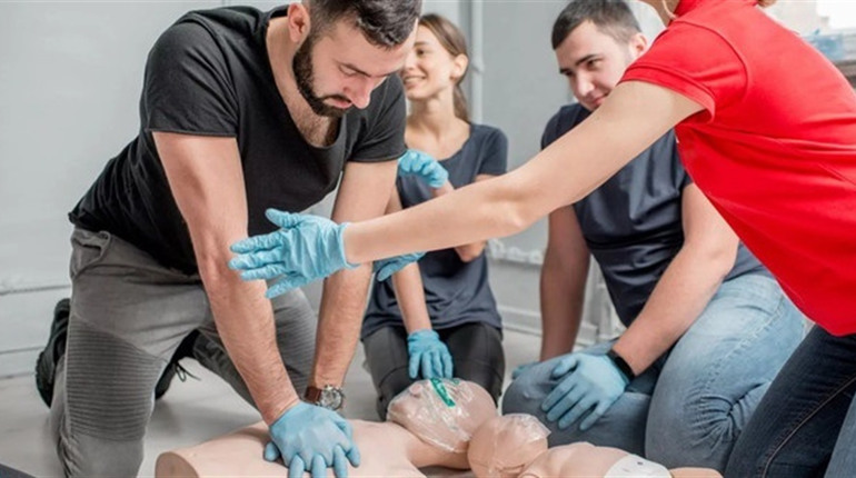 Знання, які можуть врятувати життя: безплатний тренінг із домедичної допомоги у Звягелі