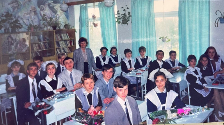 Крізь роки. Якими були випускники два десятки років тому