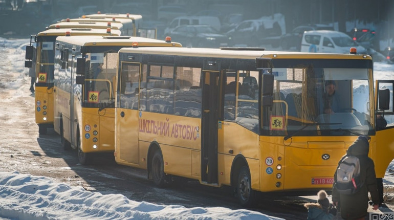 «Ми станемо ще мобільніші»: дві громади Сарненщини поповнили автопарк у закладах освіти
