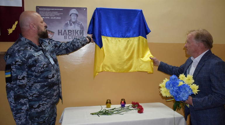 У селі Мирне відкрили меморіальну дошку загиблому воїну-земляку – Андрію Тузу