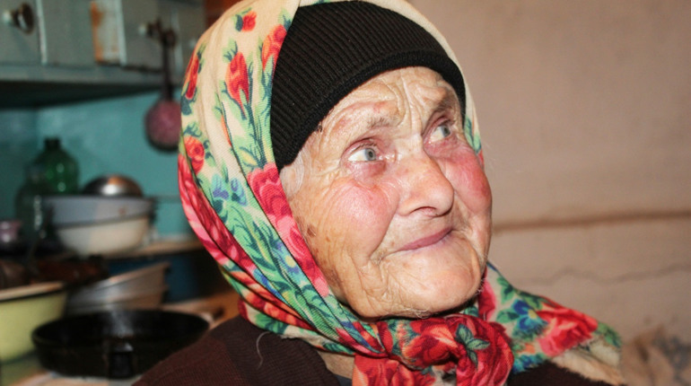 Покинута: не стало чоловіка, не стало й місця для його матері