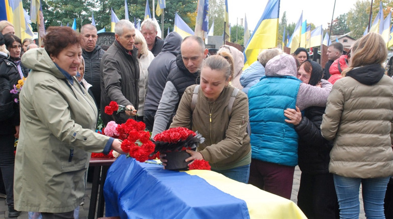 У Шостці провели в останню путь бойового медика Сергія Холопкіна