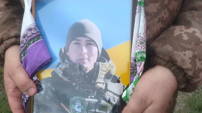 У Бурині попрощалися з 26-річним воїном із Глухова Олександром Гуріновим