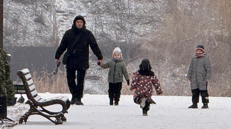 Місто трішки притрусило снігом. Недільний фотоальбом з Первомайська