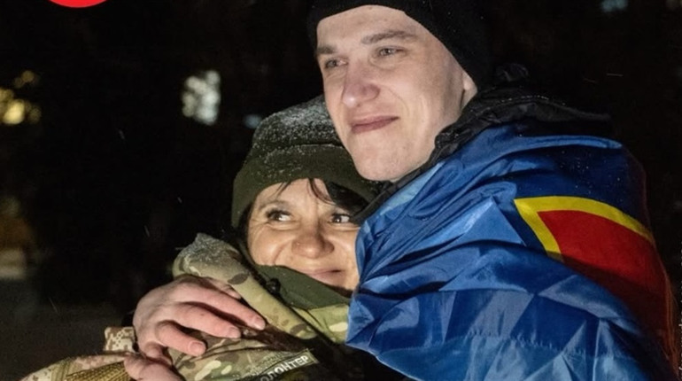 “Мамо, я ще в автобусі впізнав твій голос”... З полону повернувся Дмитро Зайцев