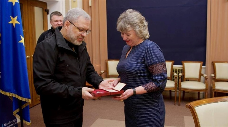 Президент нагородив працівницю Хмельницької АЕС орденом Княгині Ольги