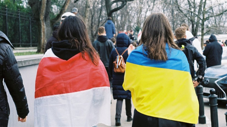 Польща скасувала частину допомоги українським біженцям