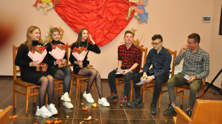 Всі пари зійшлися: як відбулася молодіжна шоу-програма “Кохання по-українськи”