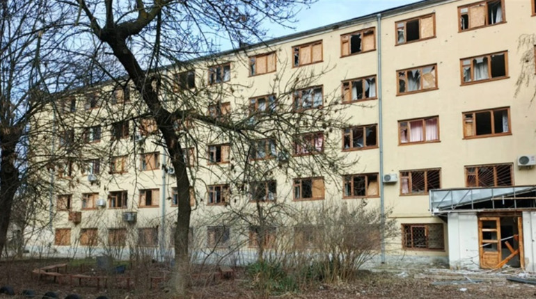 Окупанти вдарили по Херсонському держуніверситету: це четверта за місяць атака на виш