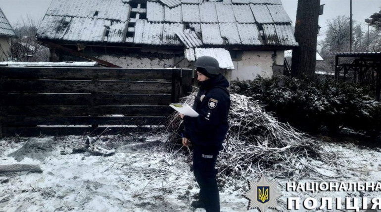 Нічна атака: на Київщині уламками БпЛА пошкоджені приватні будинки, по всій Україні працювала ППО