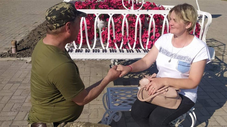 На Лозівщині одружилися солдат ЗСУ та медсестра з Київщини
