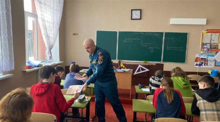 Промивка мізків. Окупанти посилили російську пропаганду серед школярів Луганщини