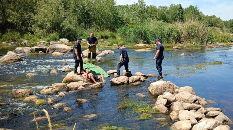 Рятувальна операція на Південному Бузі: чоловіка доставлено до лікарні