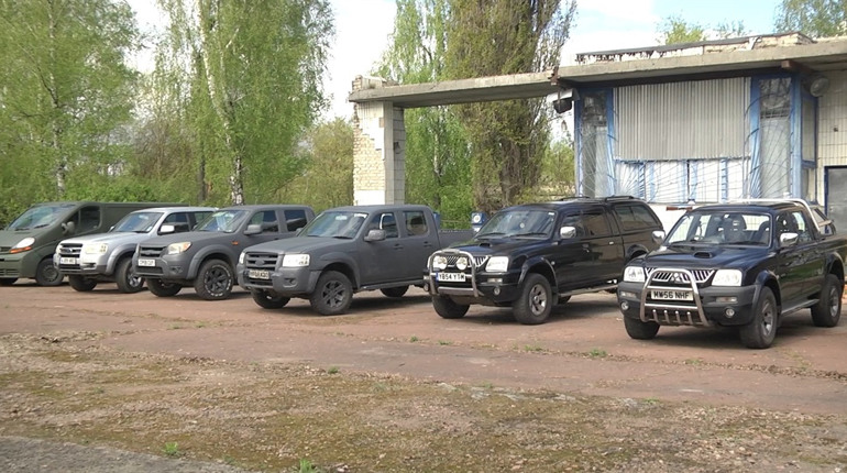 БФ «Нестримні» передав українським військовим велику партію автівок