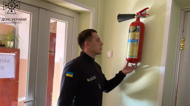 Рятувальники обстежують заклади соціальної сфери