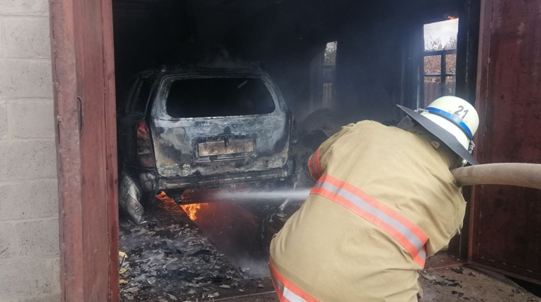 У Пологах в гаражі згоріло авто: дотримуйтесь правил пожежної безпеки