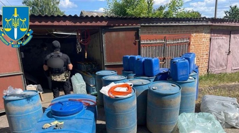 На Черкащині викрили підпільне виробництво контрафактного алкоголю