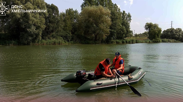 Шукали два дні: у Нетішині надзвичайники дістали з озера тіло 37-річного чоловіка