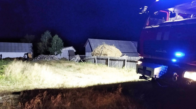 У селі Половлі під час пожежі згоріла тонна соломи