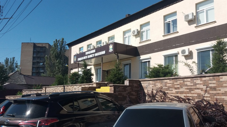 По каким номерам телефонов можно дозвониться в городское управление соцзащиты