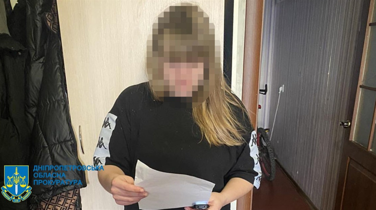 Мешканка Дніпропетровщини ошукала дружину військового на півмільйона гривень