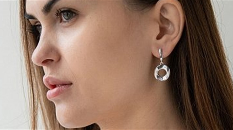 Серьги из серебра – база женственного образа