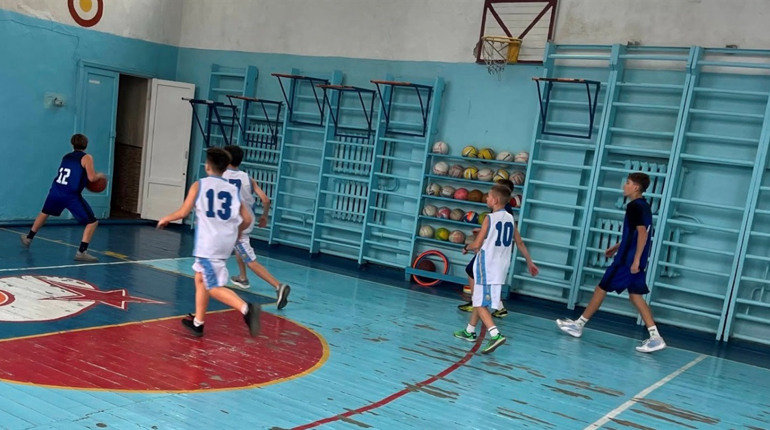 Вшанували тренера та захисника України. Турнір із баскетболу пройшов у ліцеї «Ерудит»