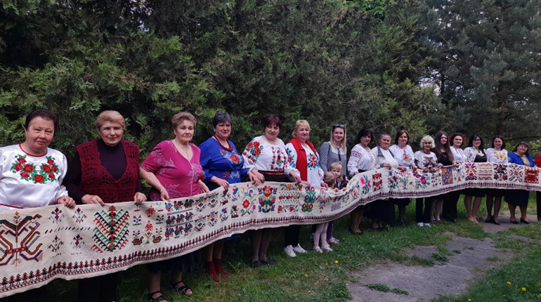 Рушник вишивальниць з Кодимщини претендує на місце в Книзі рекордів України