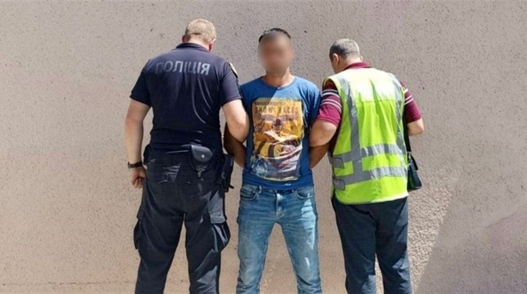 На Закарпатті затримали чоловіка, якого підозрюють вбивстві людини. Що йому загрожує